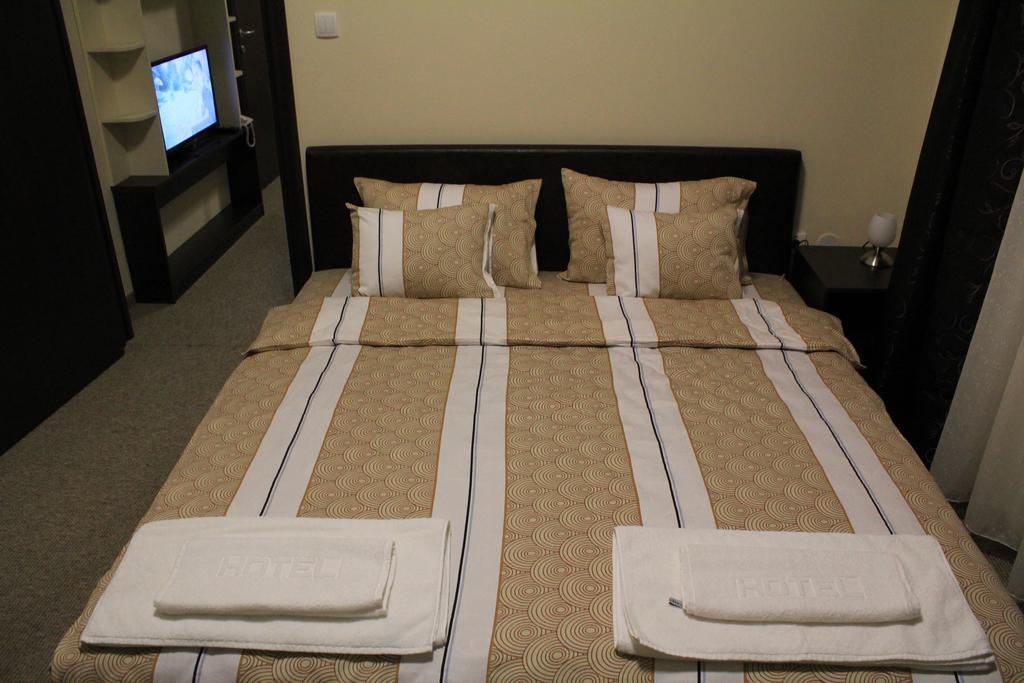 Hotel Feniks โปชาเรวัซ ห้อง รูปภาพ