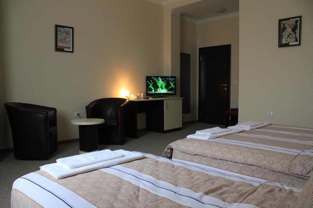 Hotel Feniks โปชาเรวัซ ห้อง รูปภาพ