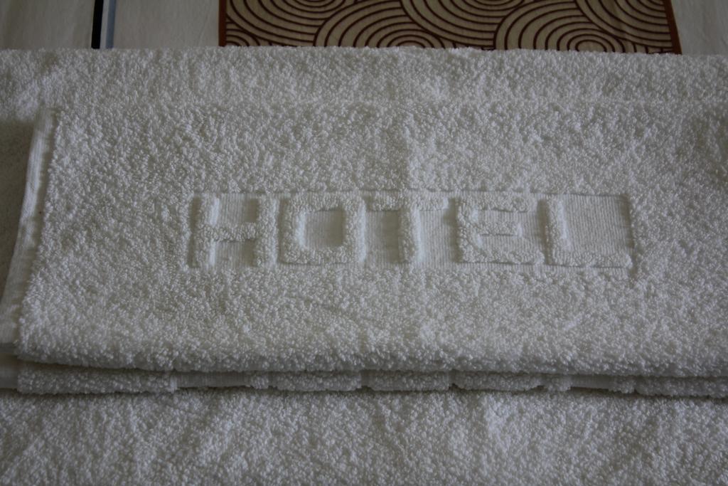 Hotel Feniks โปชาเรวัซ ภายนอก รูปภาพ